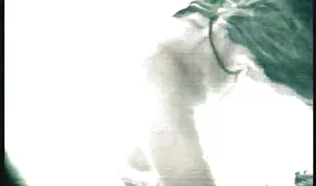 زیبا و دلفریب, الکساندرا در دیدار او در فیلم سوپر سکس بکن بکن پارک در یک خامه