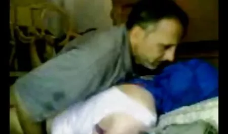 نونوجوان غول پیکر در دانلود فیلم بکن بکن سینه بند سیاه و سفید بازی می کند با dildo بزرگ